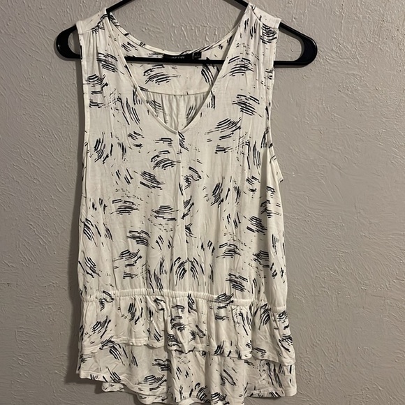 Plus Size Apt. 9® Ruffle V-Neck Top size smalll - Picture 4 of 5